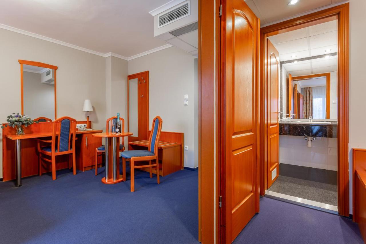 Szonyi Garden Hotel Pest Budapest Ngoại thất bức ảnh